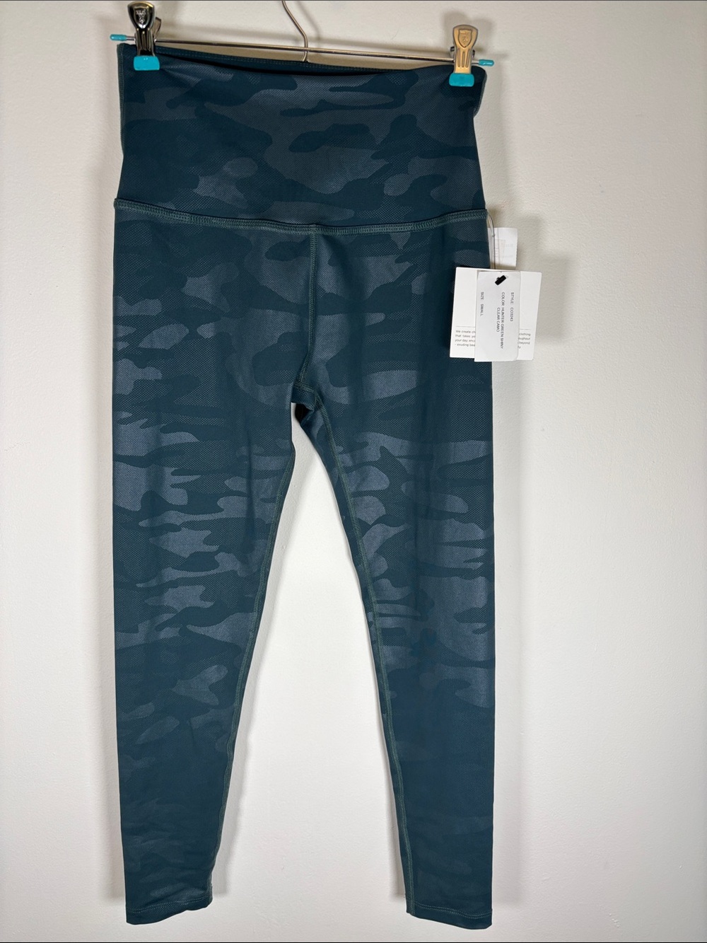 Beyond Yoga High Waisted Camo Shine Capri Leggings – Hunter Green – Size Small –